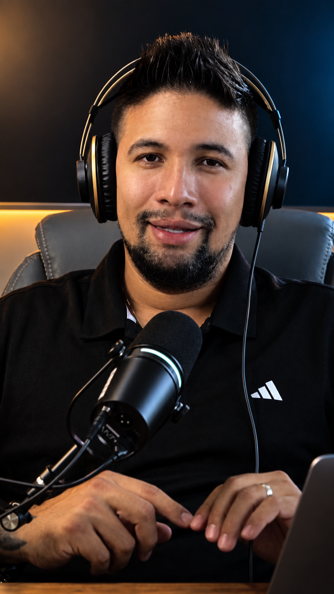 Jhon Garcia en el estudio de Entre Humanos en tiempos de AI